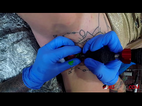❤️ La bomba Sully Savage, molt tatuada, es va tatuar al clítoris ❤❌ Porno fb a nosaltres ❤